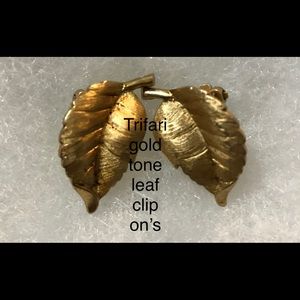 Vintage Trifari gold tone clip on’s earrings
